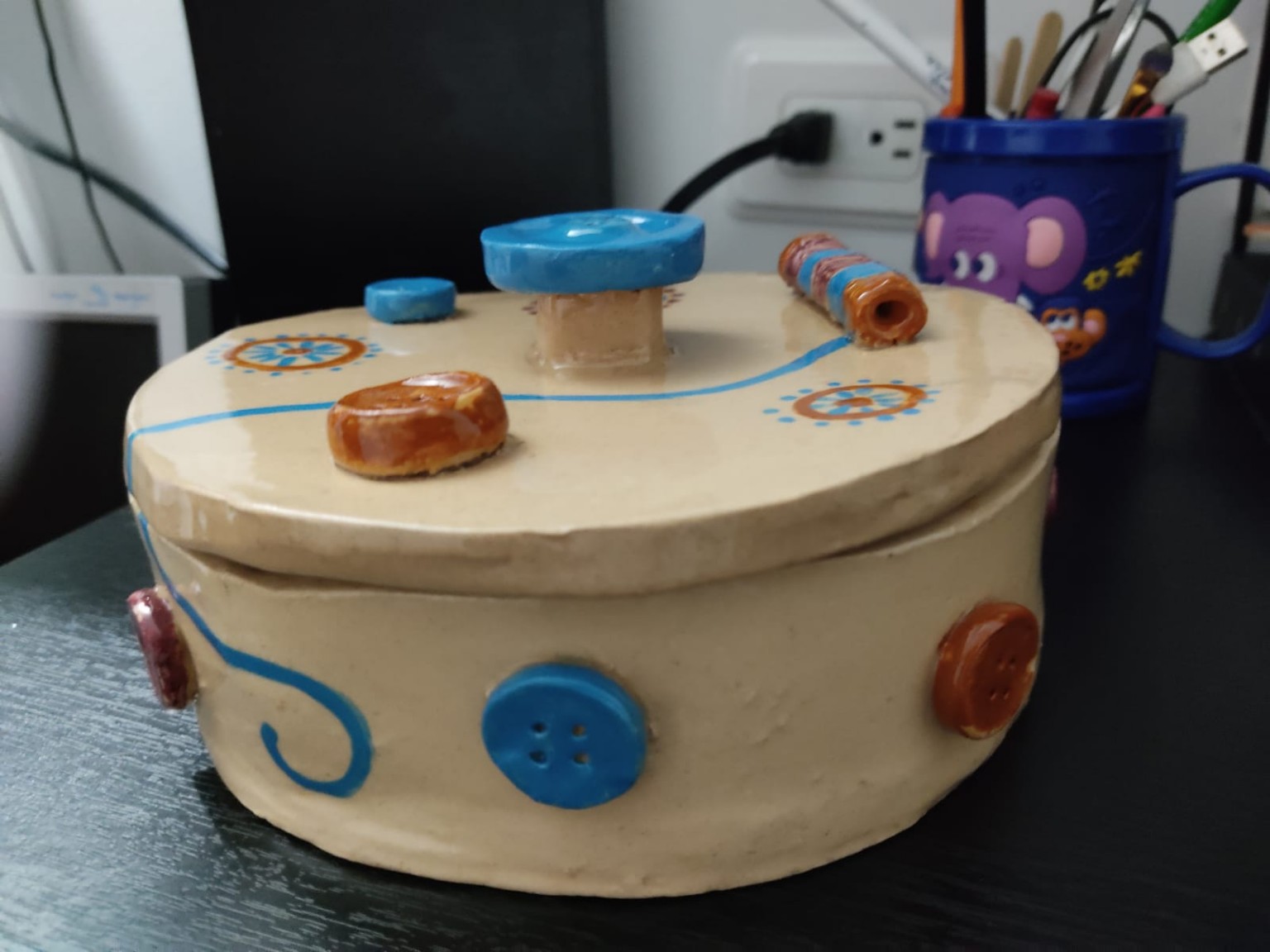 Costurero terminado visto de lado