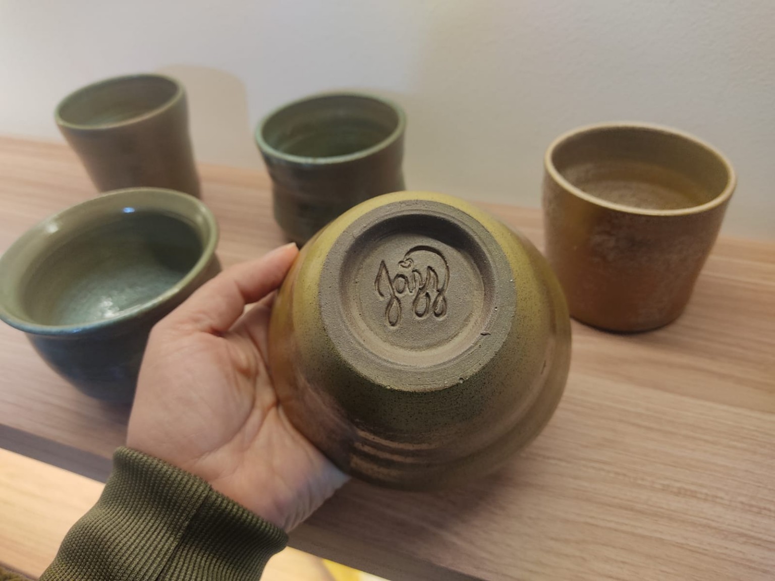 Detalle del sello Jazz en una pieza realizada en Diana Villabona Cerámica